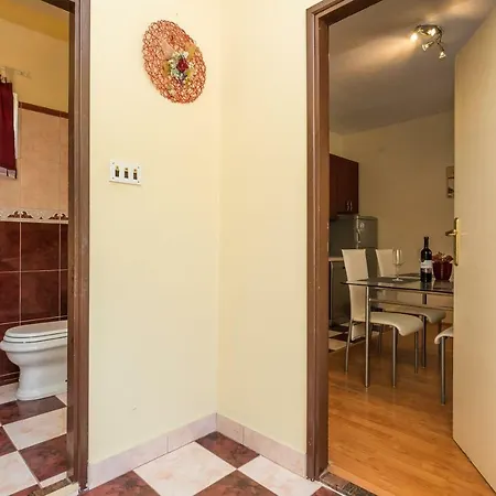 Mladenka Apartman Sukosan