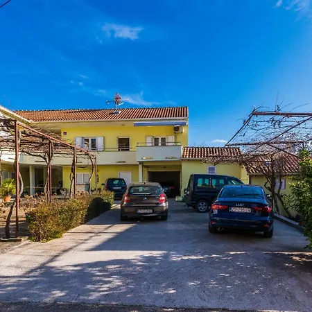 Appartement Mladenka *