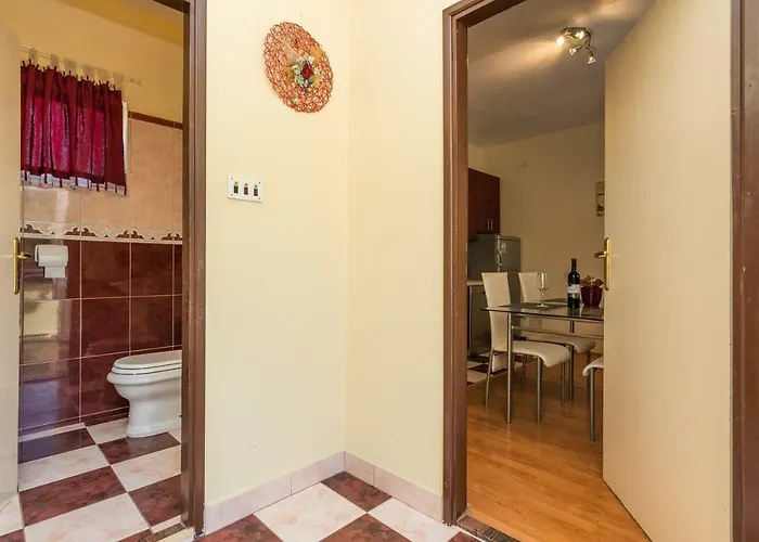 Mladenka 아파트 Sukošan